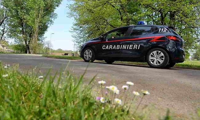 Fidanzati aggrediti in un parco in zona Lorenteggio: lei violentata, lui picchiato a sangue