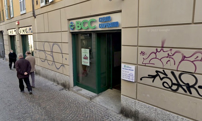 Rapina una banca a Corsico: “Lo faccio per il mio cane”