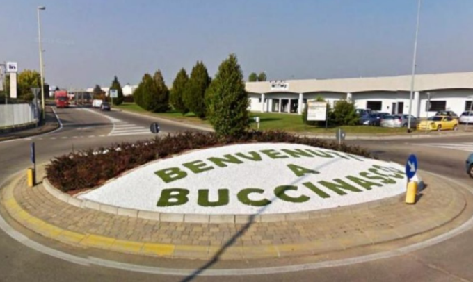 A Buccinasco una “tassa” per chi passa dal Comune: l’idea del sindaco