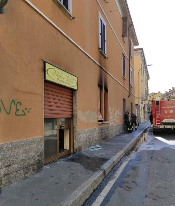 Bruciata la pasticceria Gola e Vanità a Corsico, indagini in corso
