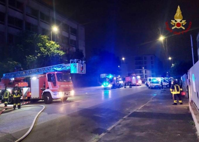 La puzza di bruciato della notte scorsa ha un “colpevole”: incendio negli ex Studios di Milano