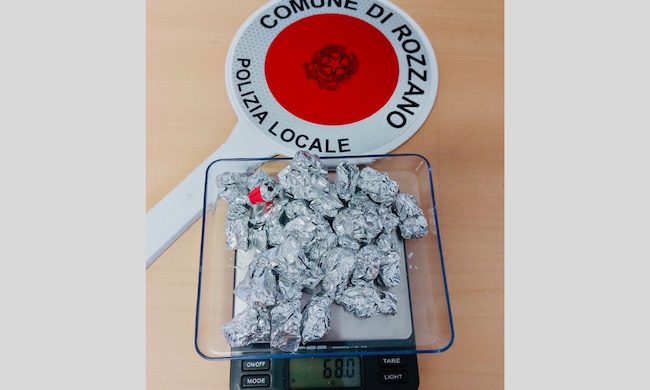 Rozzano, continua la lotta allo spaccio e la polizia locale sequestra 38 dosi di hashish
