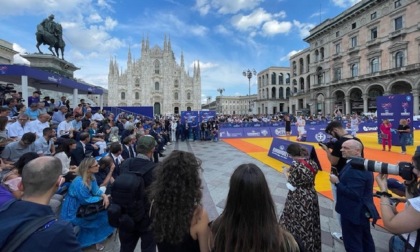 Piazza Duomo a Milano si tinge di azzurro per gli Europei di Basket 2022: inaugurata la fan zone