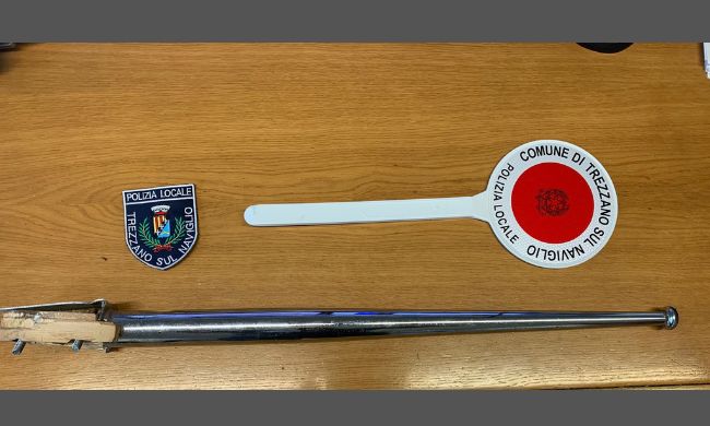 In auto la gamba di un tavolo trasformata in mazza: fermati dalla polizia locale di Trezzano