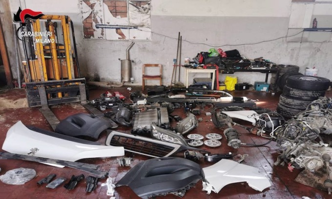 Rubavano furgoni e auto alle aziende dell’hinterland: arrestati dai carabinieri