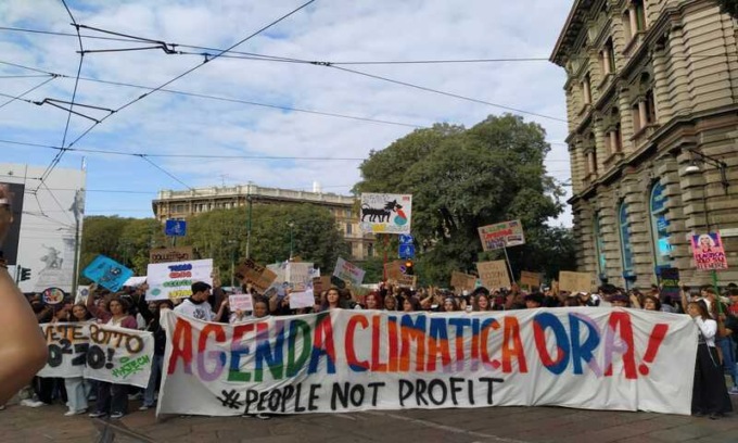‘Fridays for Future’, studenti in piazza per il primo corteo