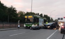 Incidente in via Milano: motociclista 36enne travolto da un'auto