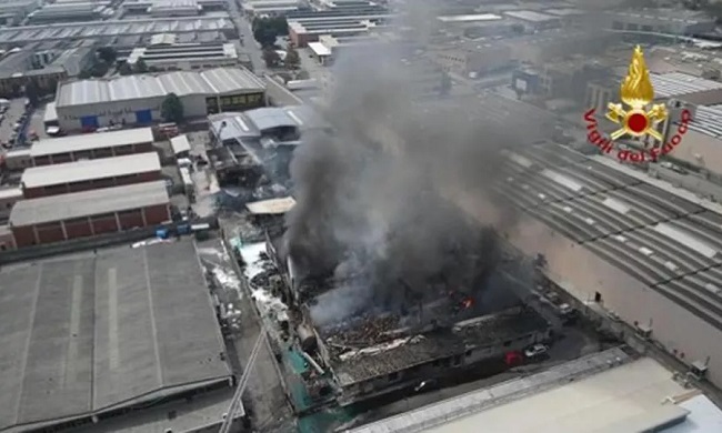 Incendio nell’azienda chimica, emanate le ordinanze urgenti: ecco i divieti per San Giuliano e San Donato