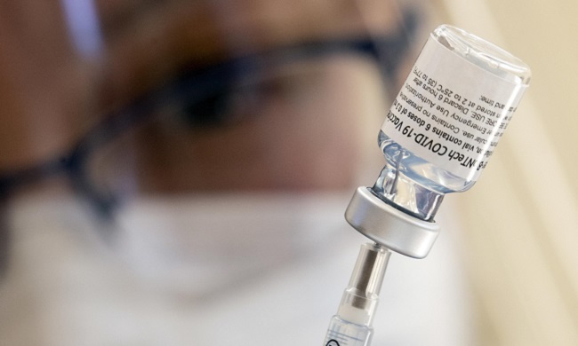 Disponibili da oggi in 605 farmacie lombarde i nuovi vaccini anti Covid bivalenti