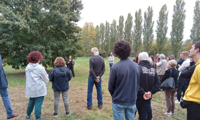 Una targa in memoria di Marcella Di Levrano nel Bosco dei Cento Passi a Gaggiano