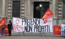 Presidio davanti al Comune per il caro affitti: "Milano è proibita agli studenti universitari"