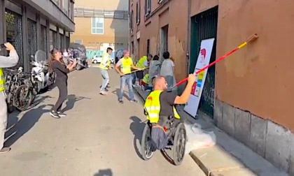 Gli Angeli del Bello di Milano ripuliscono dai vandalismi i muri della città