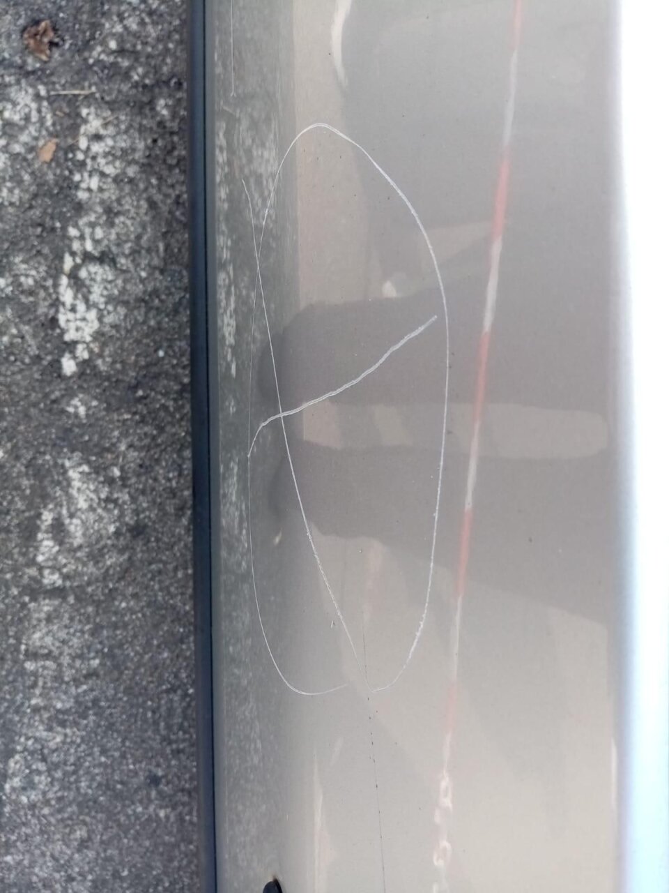 auto vandalizzata svastiche corsico 2