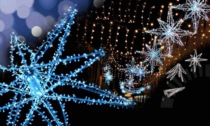 Cusago spegne le luci di Natale per la crisi energetica: scoppia la polemica