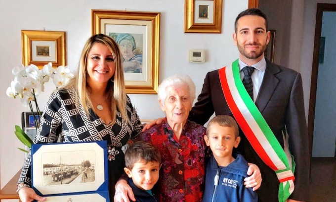 La signora Costanza di Corsico compie 100 anni: una vita da sarta e ultras del Pescara