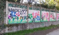 Sul murale colorato da ragazzi disabili compaiono svastiche, insulti e scritte oscene