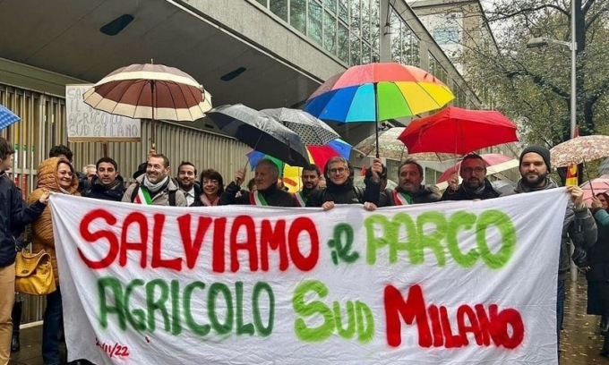 “Salviamo il Parco agricolo Sud Milano”: i sindaci del sudmilano sotto Palazzo Pirelli