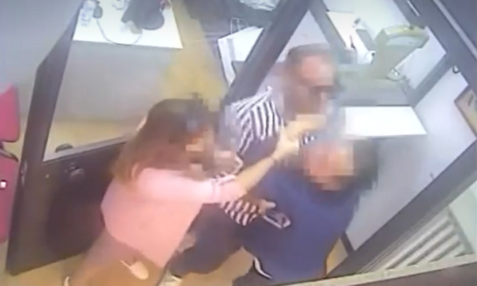 Coppia ruba un lingotto durante una rapina al compro oro: arrestati