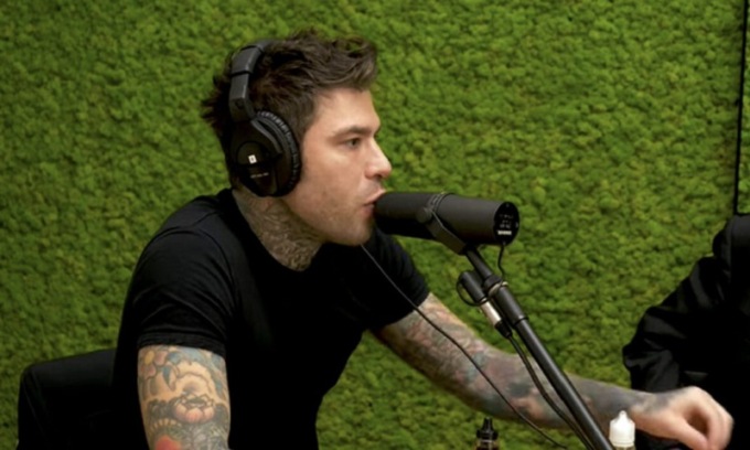 “Muschio Selvaggio”: Fedez finisce nella bufera parlando di donne disabili e sessualità