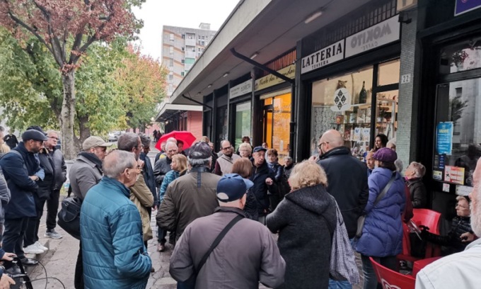 Caloriferi spenti al Tessera, la protesta dei cittadini. Aler: “Tecnici al lavoro”