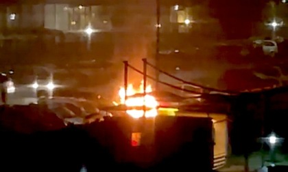 Auto bruciata a Buccinasco, non si esclude ancora l'ipotesi del dolo