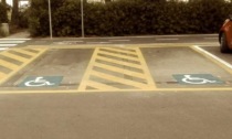 Parcheggi abusivi nei posti dei disabili ad Assago: "Tolleranza zero, multe a tappeto per questi ignoranti"