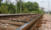 Travolto dal treno a Lacchiarella: ragazzo muore sul colpo