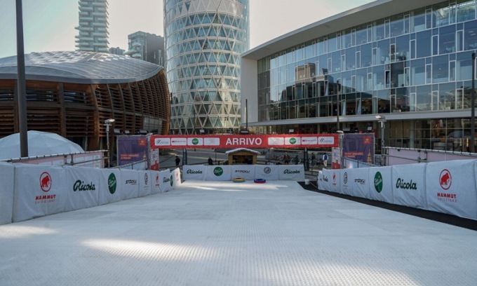In centro a Milano si scia tra i grattacieli (e gratuitamente)
