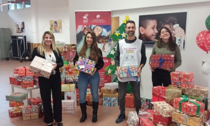 Natale di solidarietà a Corsico con oltre 230 pacchetti per portare gioia nelle case