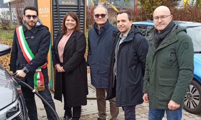 Inaugurate a Corsico due ultrafast per la ricarica delle auto elettriche