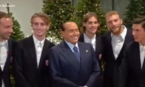 Berlusconi alla cena di Natale del Monza: "Se vincete vi faccio arrivare un pullman di tr***"