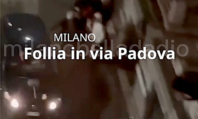 Follia a Milano: in via Padova un’auto sale sul marciapiede e travolge tutto