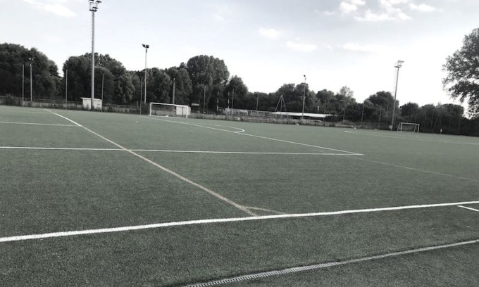 Giocatore prende a calci gli avversari e dirigente tira un calcio all’arbitro: lunga squalifica all’Idrostar