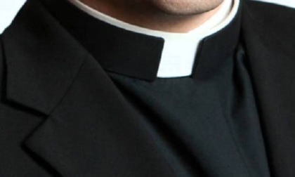 Abusi su minore dal prete di Rozzano, la Cassazione annulla la condanna