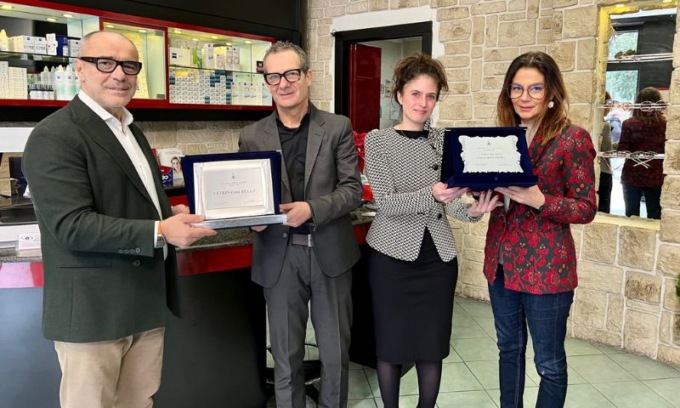 Premiati i vincitori del concorso “Vetrine di Natale 2022”, primo posto per l’Ottica di Girolamo