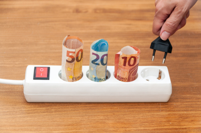 Luce: tariffe più basse e bonus sociali potenziati