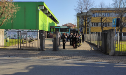 Spray urticante nel plesso di una scuola media del milanese: 5 ragazzi intossicati