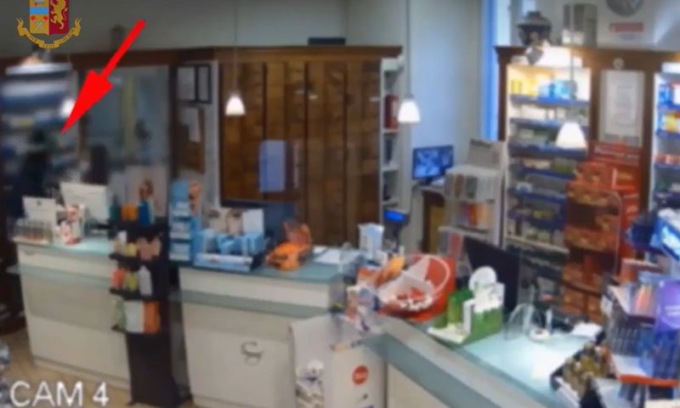 Si fingeva armato per rapinare le farmacie: tradito dalle telecamere di sorveglianza