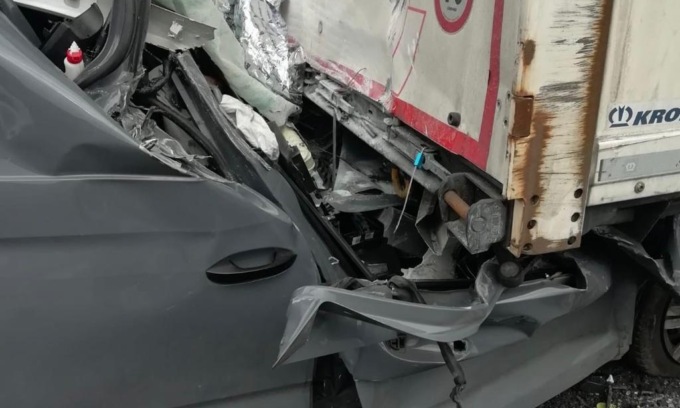 Scontro violento in A4 tra un camion e un Doblò: deceduto un uomo