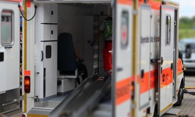 Bimba rischia di soffocare, la salva un passante al Fiordaliso di Rozzano: “È un eroe”