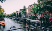Un parcheggio sotto l’acqua ad Amsterdam per 7.000 biciclette