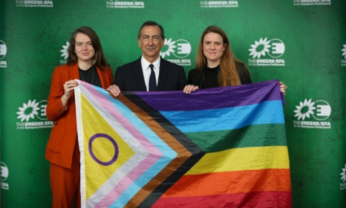 Sala a Bruxelles sui diritti dei figli delle Famiglie Arcobaleno ma il ministro Roccella si rifiuta di vedere i sindaci