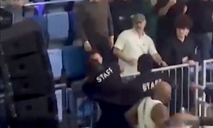 Tony Effe aggredisce Ion Real Deal alla Boxing Night e scatta la rissa
