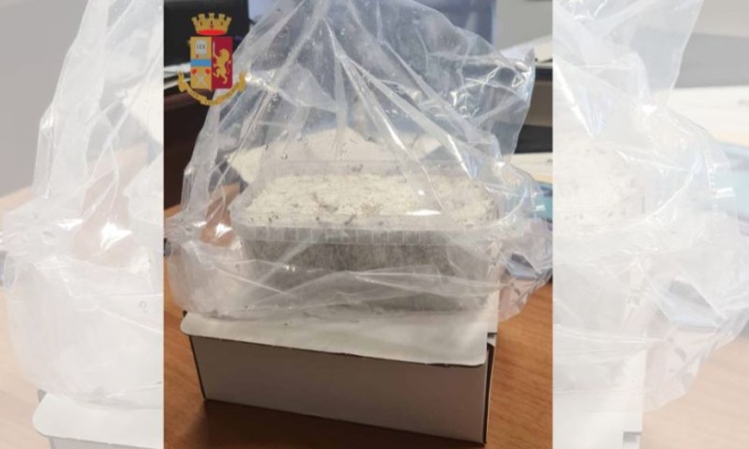 24enne milanese arrestato per spaccio: in casa anche funghi allucinogeni