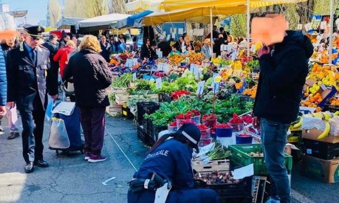 Controlli ai mercati di Corsico, la polizia locale rileva irregolarità