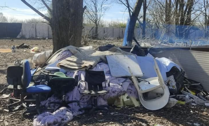Lastre di eternit sotterrate in un campo del Parco Agricolo Sud Milano