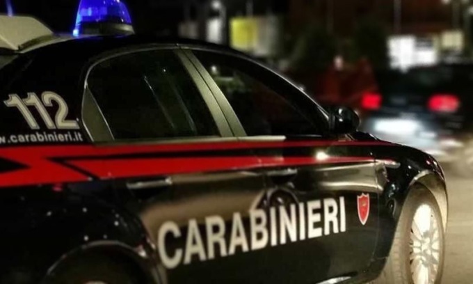 Perseguita la ex e le manda immagini di coltelli: arrestato a Corsico