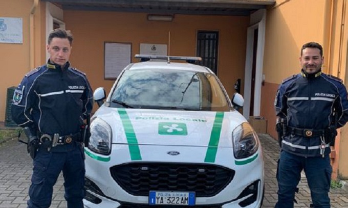 Una nuova auto ecologica nella flotta della Polizia locale di Trezzano