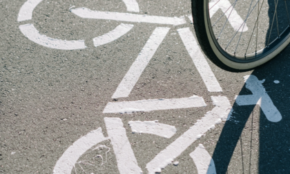 39enne in bici investita a Milano da una betoniera: l'incidente si poteva evitare?