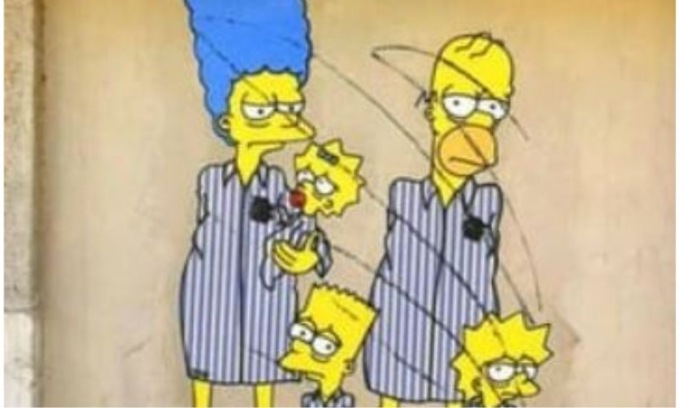 Vernice nera sul murale dei Simpson deportati ad Auschwitz al Memoriale della Shoah di Milano